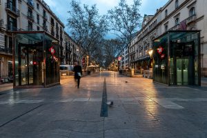 OIC Penta coloca la placa del memorial de La Rambla en Barcelona