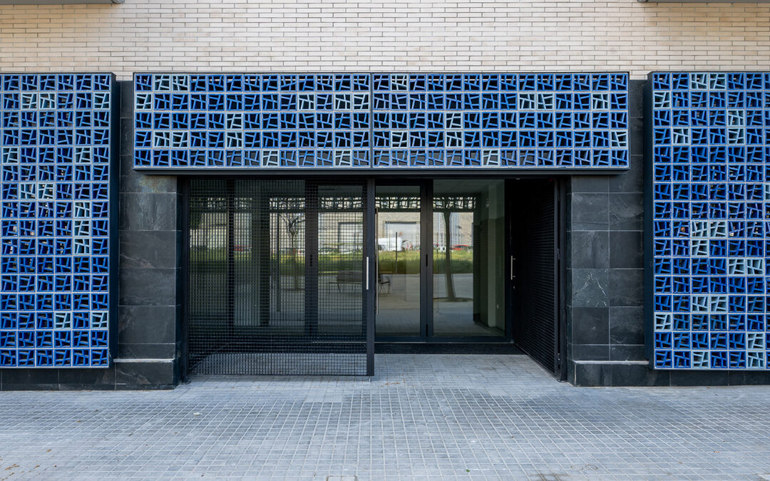 AULARI PER A L’INSTITUT LA RIERA I CASAL DE GENT GRAN